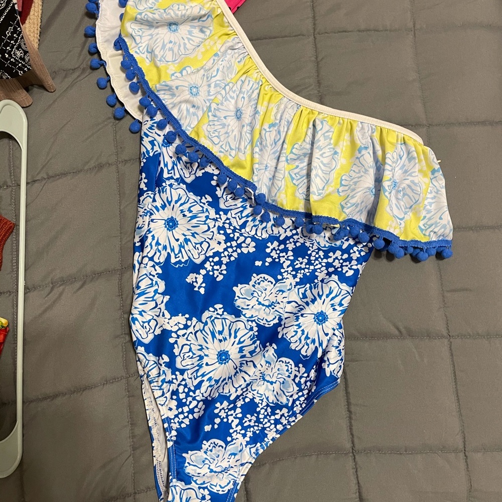 One Shouldered One Piece